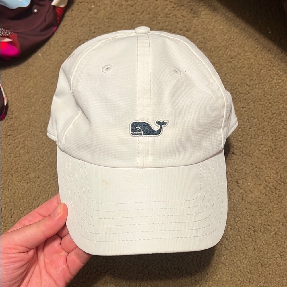 White vineyard vines hat